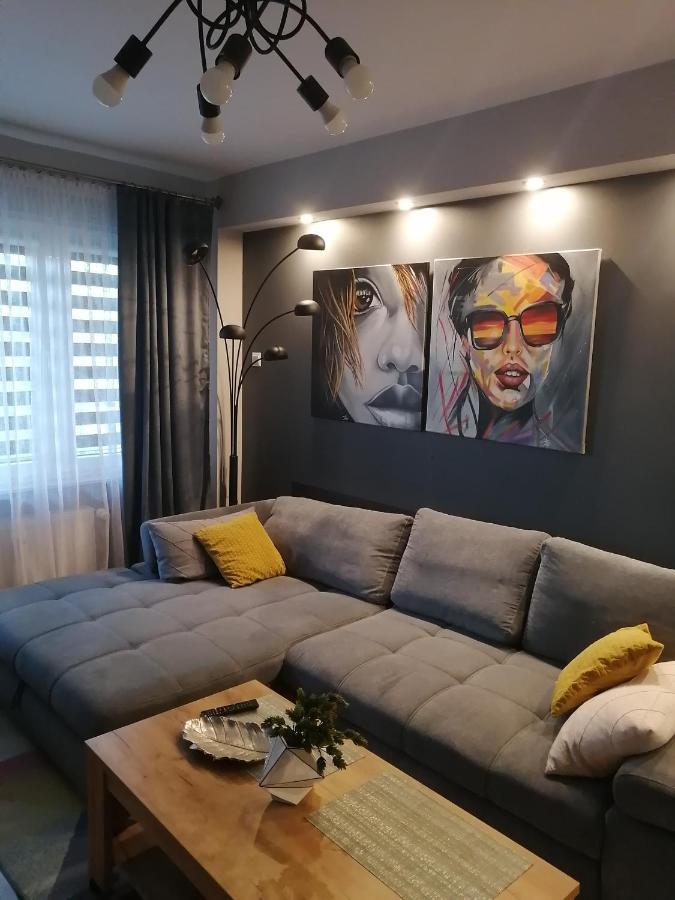 Apartament Euro 1 บือตอม ภายนอก รูปภาพ